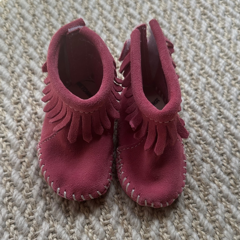Minnetonka Fuchsia Kids Moccasins
